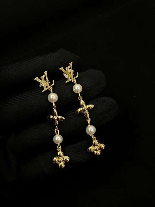 LOUIS VUITTON Pearl&Four-leaf Clover Dangle Earrings