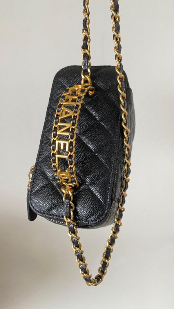 CHANEL 22P Handle Bag