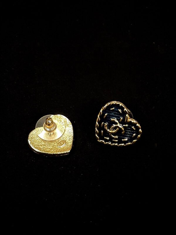 CHANEL 24P Heart Stud Earrings