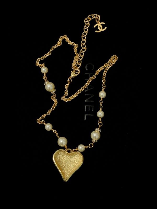 CHANEL 23K Heart Necklace