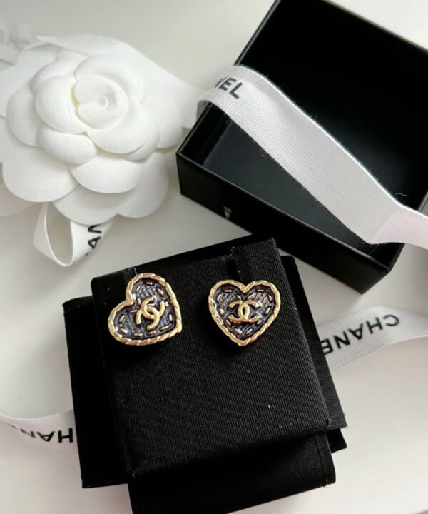 CHANEL 24P Heart Stud Earrings