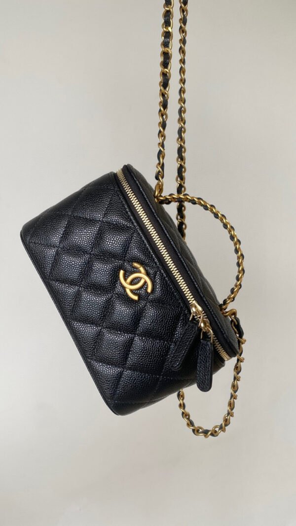 CHANEL 22P Handle Bag