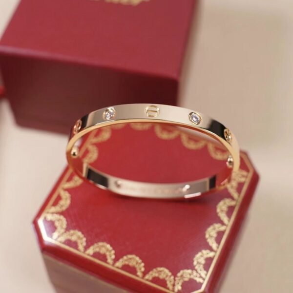 Cartier LOVE 4 Diamonds bracelet