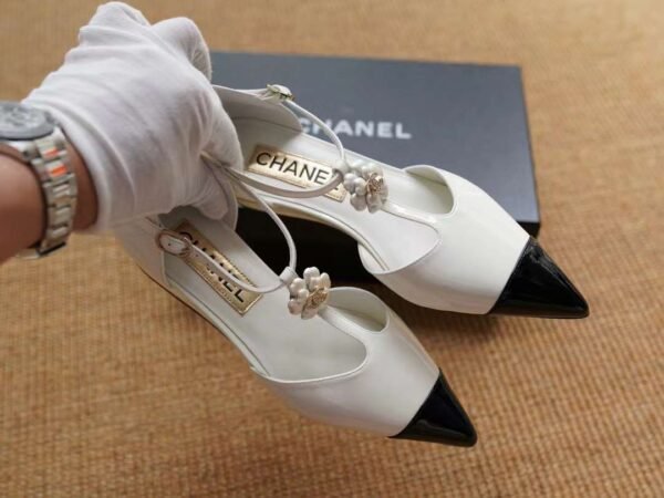 CHANEL 23K Pointed sandals