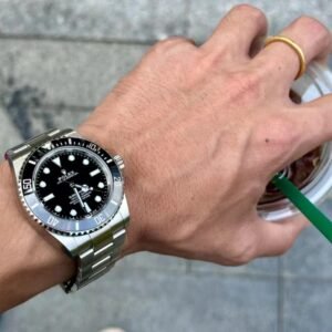 ROLEX Submariner Oyster 124060