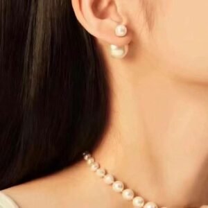 DIOR Classic pearl stud earrings