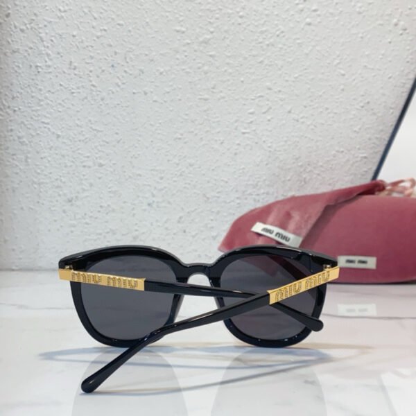 MIUMIU Runway sunglasses