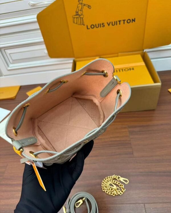 LV M82731 mini One shoulder bucket bag