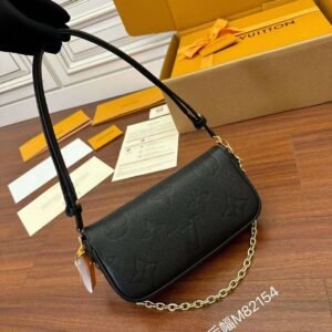 LV  M82154 Wallet on Chain Ivy