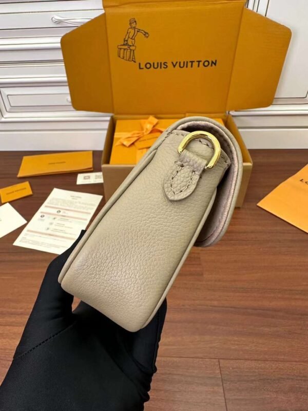 LV M82211 Wallet on Chain Ivy