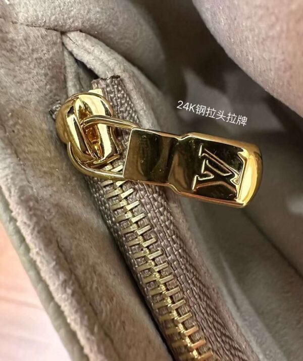 LV M82211 Wallet on Chain Ivy