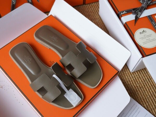 HERMES Oran sandal